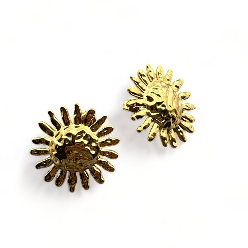 Statement zon oorbellen